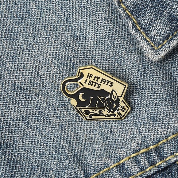 CAT in BOX pin with Caption IF IT FITS I SITS Collectible Enamel Pin NEW! 997 - Picture 3 of 4